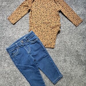 5/$15 Old Navy Leopard Print Bodysuit and Denim Jeans